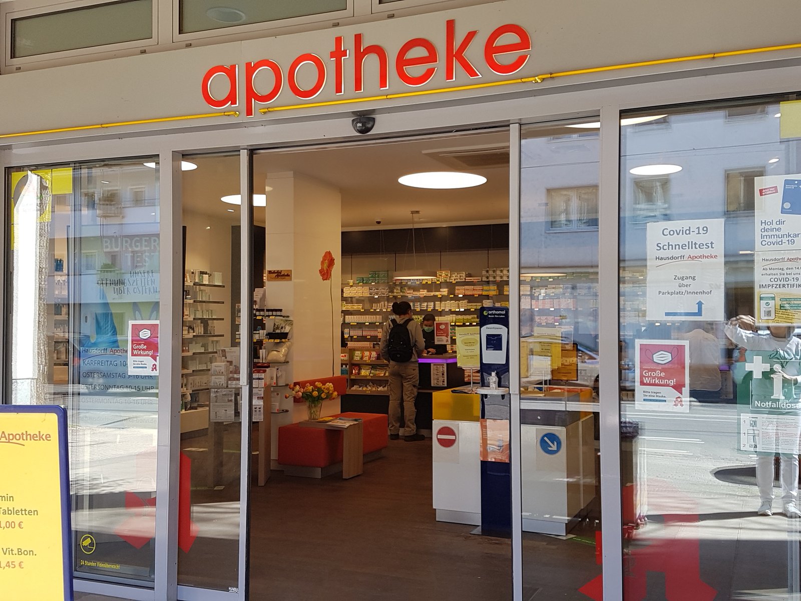 Außenansicht der Hausdorff Apotheke in Bonn-Kessenich